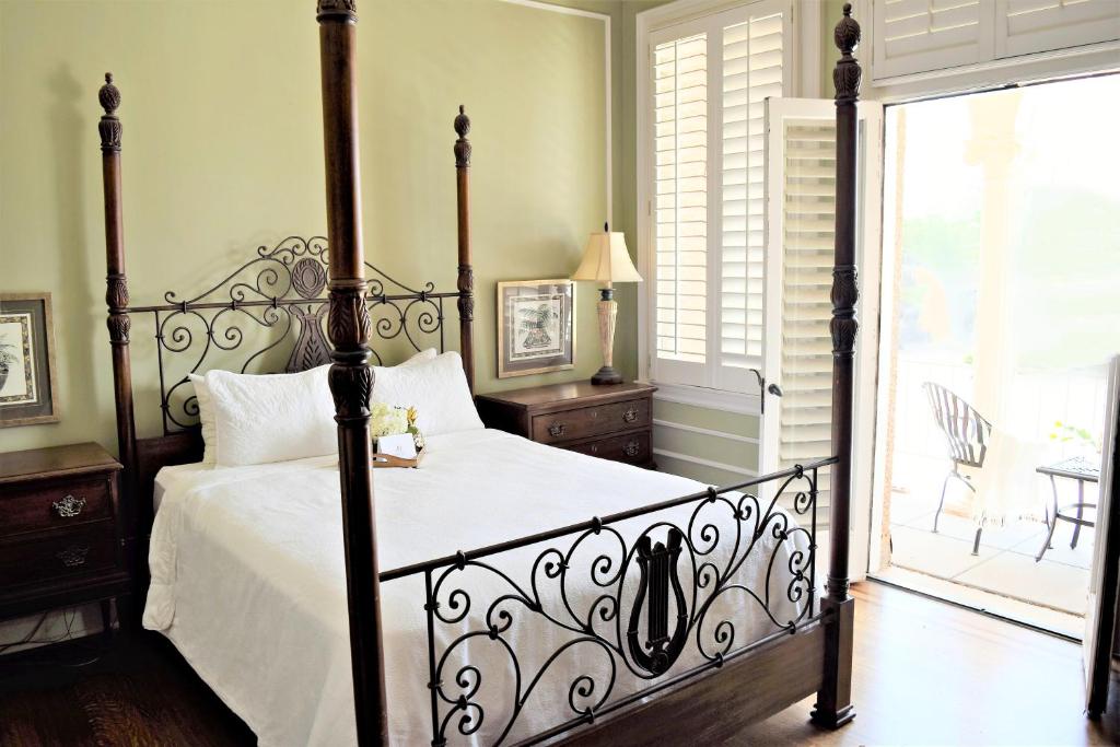 JH Adams Inn, Trademark Collection by Wyndham - 1 Queen Bed, Luxury Room, Non-Smoking