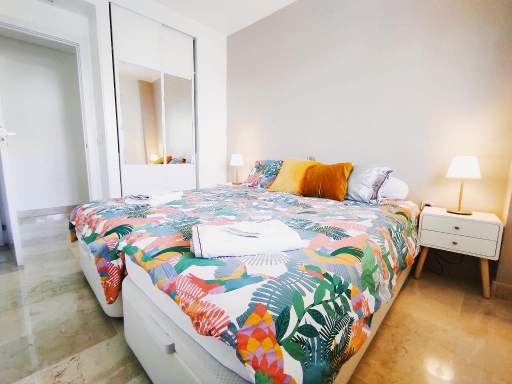 מיטה או מיטות בחדר ב-Magnifique appartement à 5 min à pied de la plage