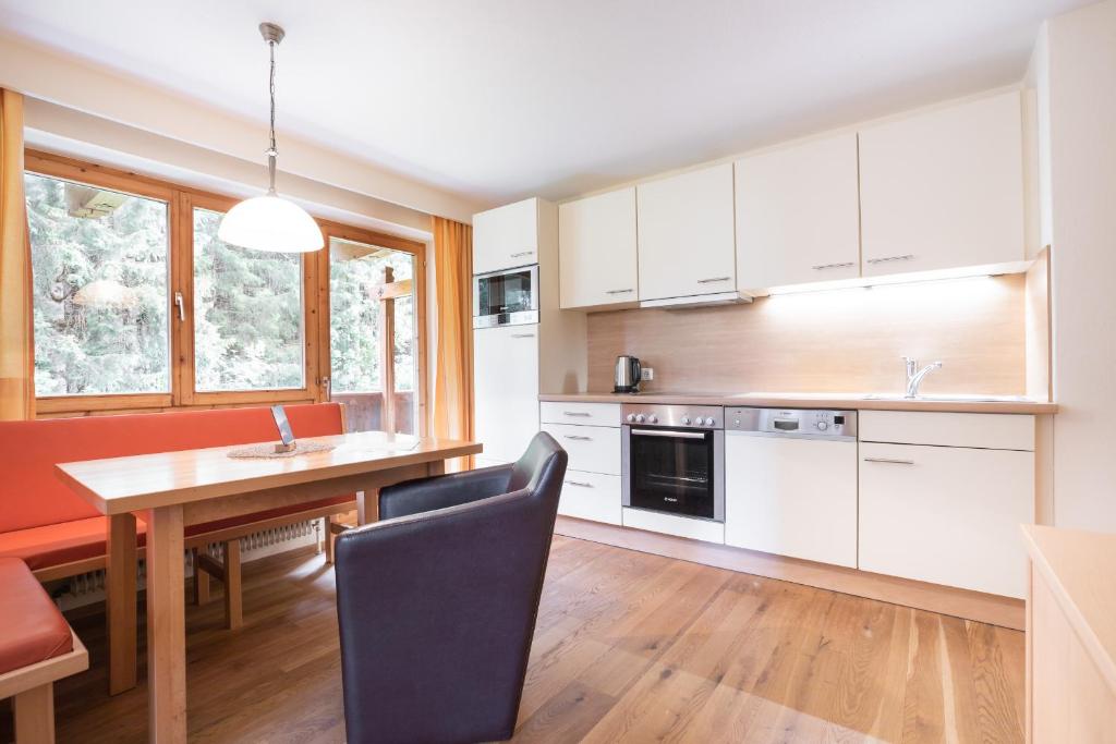 Kuchyňa alebo kuchynka v ubytovaní Appartements Hochlega
