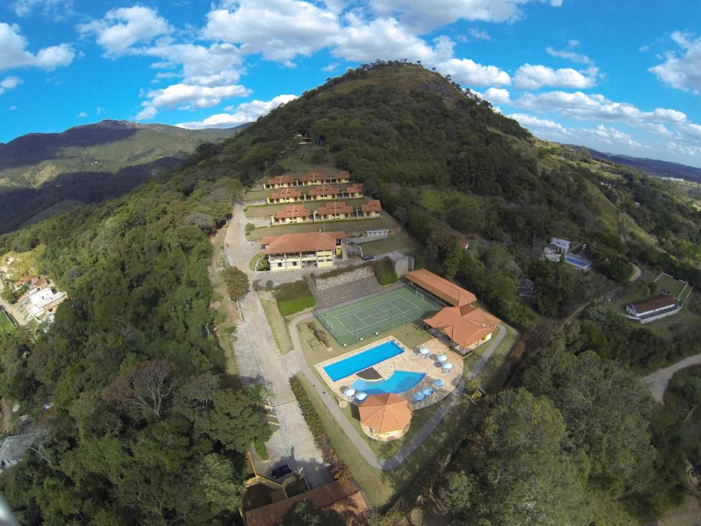 an aerial view of a house on a mountain at Refugio do Saci Hotel in Atibaia