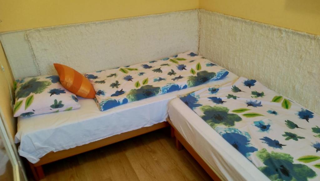 Posteľ alebo postele v izbe v ubytovaní Candy apartman Siófok