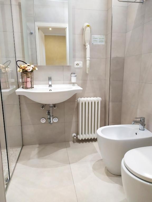 Koupelna v ubytování Hotel Ambrosiana