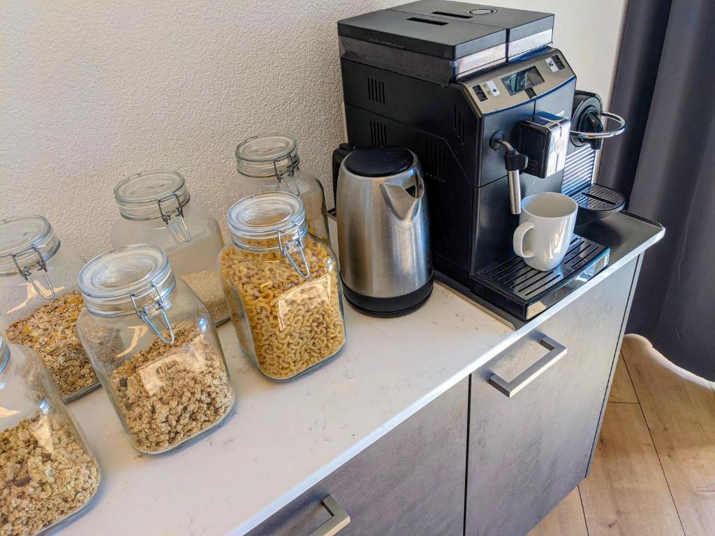 Kuchyň nebo kuchyňský kout v ubytování Young Backpackers Homestay