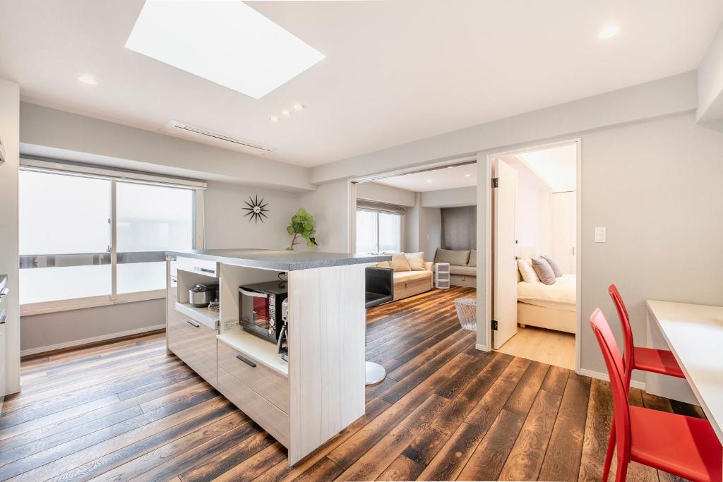 Uma área de estar em NC Square Shinjuku -All Suite Residence-