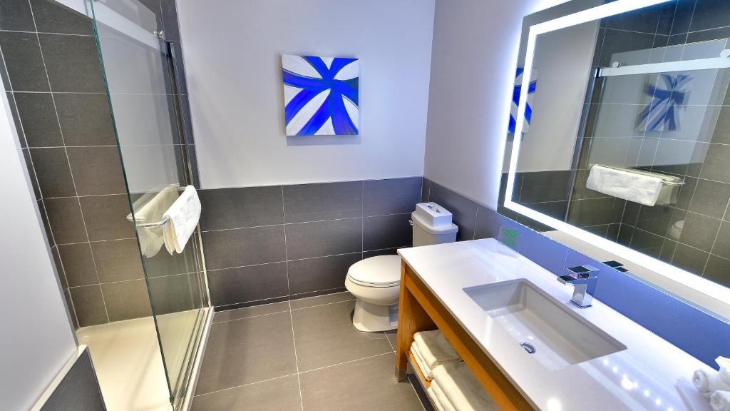 Holiday Inn Express & Suites Vaudreuil-Dorion by IHG - Room King Estándar