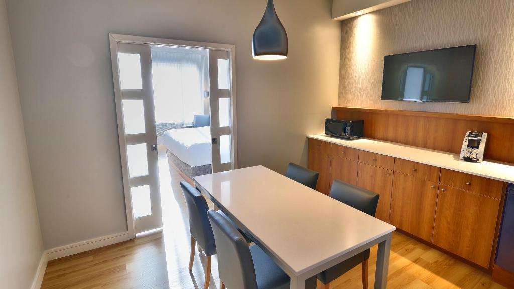 Holiday Inn Express & Suites Vaudreuil-Dorion by IHG - King Suite - No Fumadores