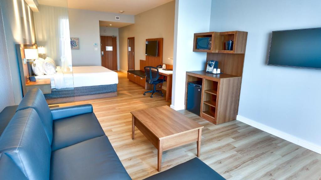 Holiday Inn Express & Suites Vaudreuil-Dorion by IHG - Room King Ejecutivo Con Sofá Cama