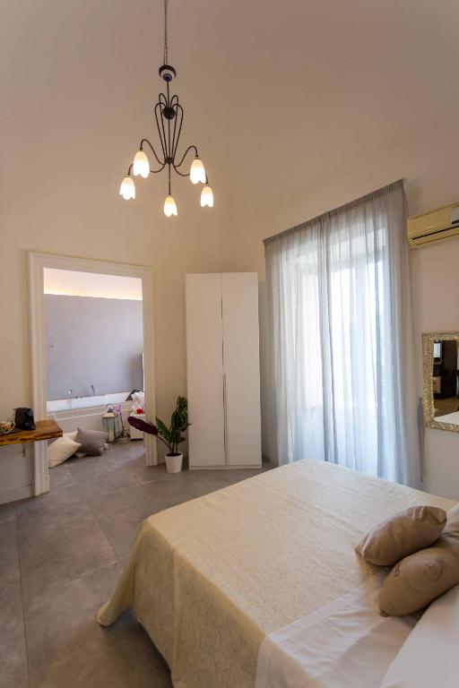Łóżko lub łóżka w pokoju w obiekcie Palazzo Bruca Catania