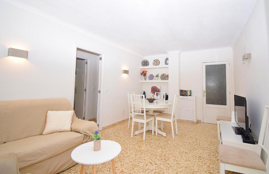 TV a/nebo společenská místnost v ubytování 134 Apartamento Pins-Tugores by Mallorca Charme