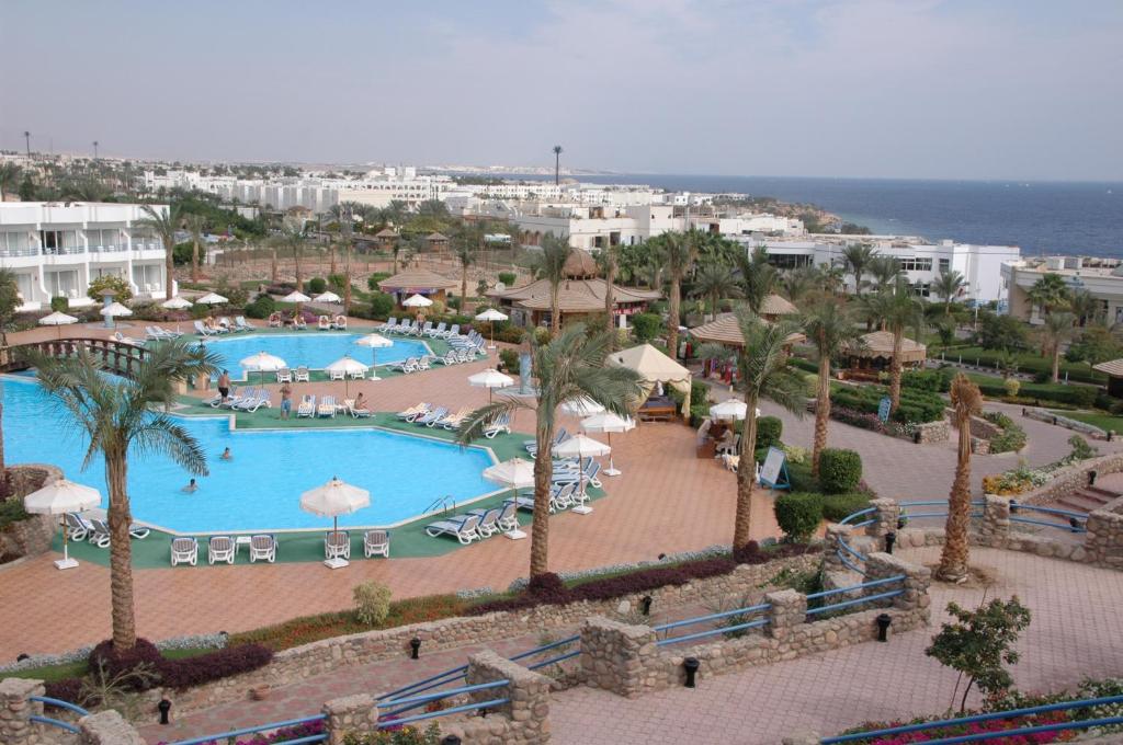 Bazén v ubytování Queen Sharm Aqua Park Hotel nebo v jeho okolí