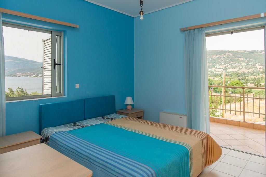 Postel nebo postele na pokoji v ubytování Marmari Beach View
