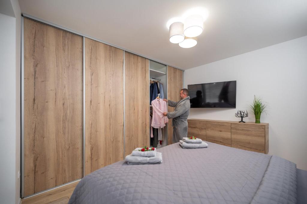Telewizja i/lub zestaw kina domowego w obiekcie Apartmány Kaskády Luhačovice