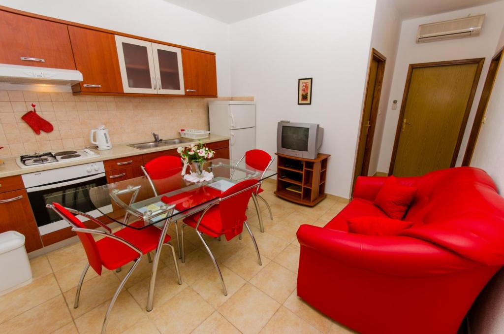 Kuchyň nebo kuchyňský kout v ubytování Apartments Ivana