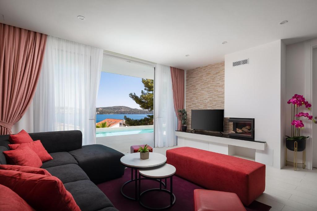 Posedenie v ubytovaní Villa Adria View with Heated Pool I