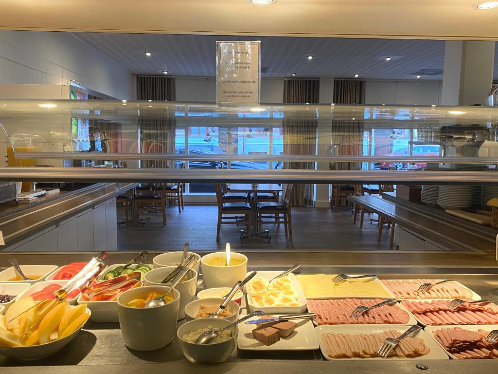 Makanan di atau berdekatan hotel