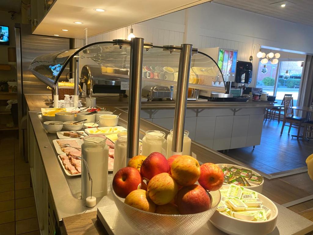 Makanan di atau berdekatan hotel