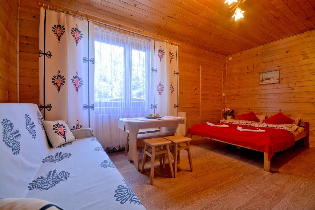 Posteľ alebo postele v izbe v ubytovaní JESIONKÓWKA - CENTRUM Zakopanego