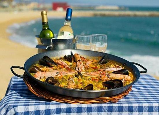 Fotografia z galérie ubytovania Near the beach, 8 bedrooms, sleeps 22, Jacuzzi, Full AC, BBQ, 2 kitchens, 2 dishwashers, fast internet, ping pong, cars not necessary v destinácii Les tres Cales