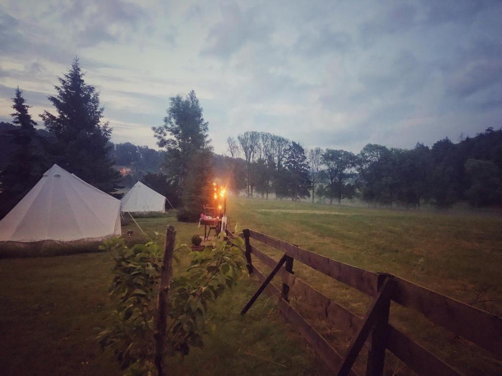 Příroda nedaleko luxury tent