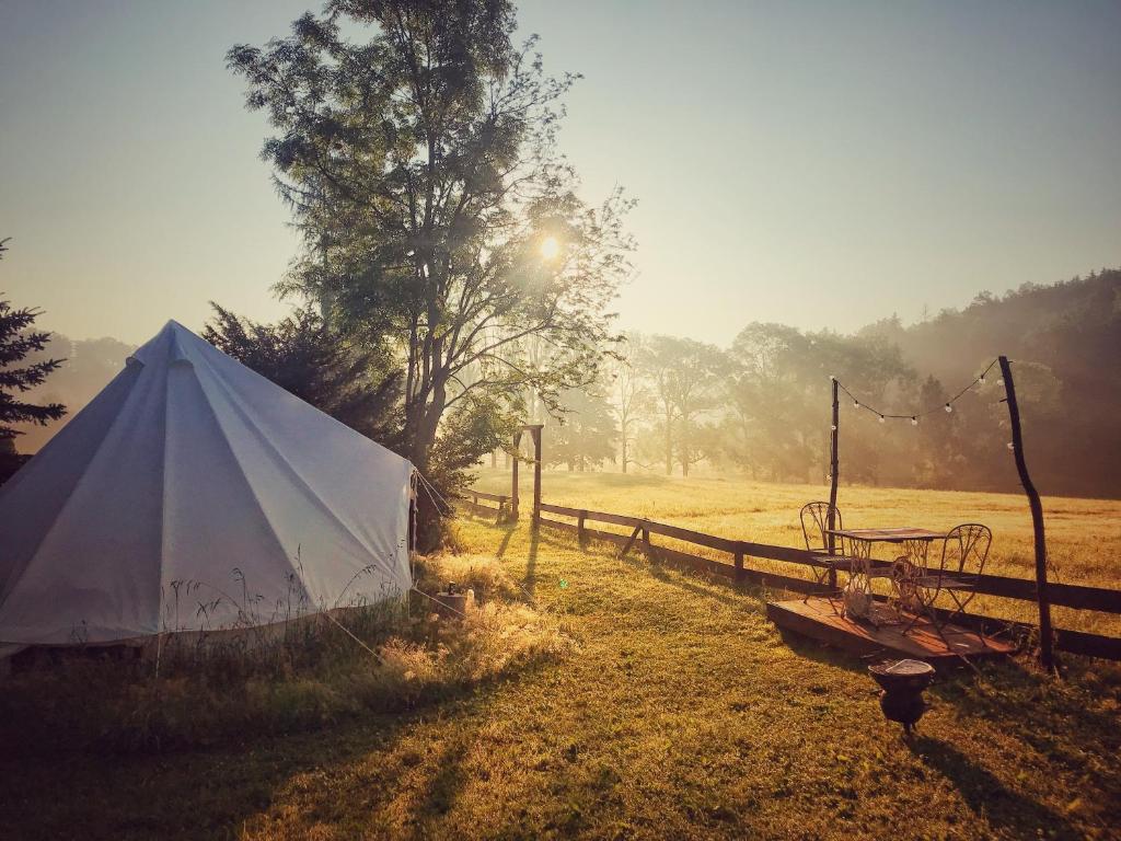 Příroda nedaleko luxury tent