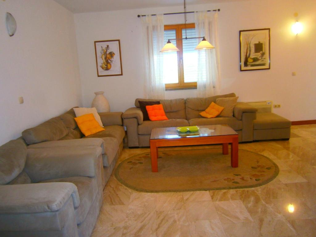 Villa Ivanka - Casa De Tres Dormitorios Con Vista Al Jardín