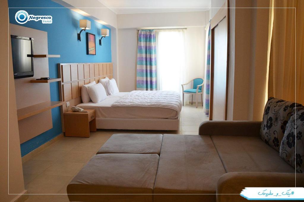 Postel nebo postele na pokoji v ubytování Negresco Hotel