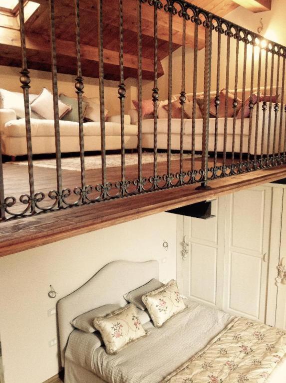 A bed or beds in a room at Bed&breakfast La Badia
