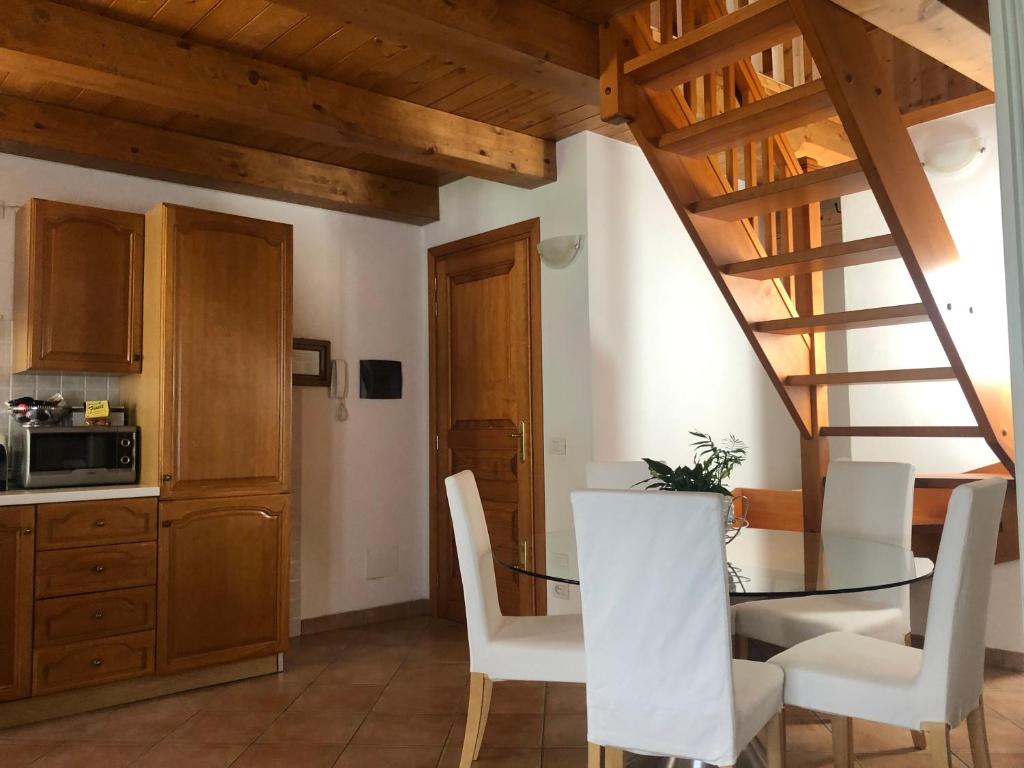 Kuchyňa alebo kuchynka v ubytovaní La Cima Vigezzo Santa Maria Maggiore -Locazione Turistica