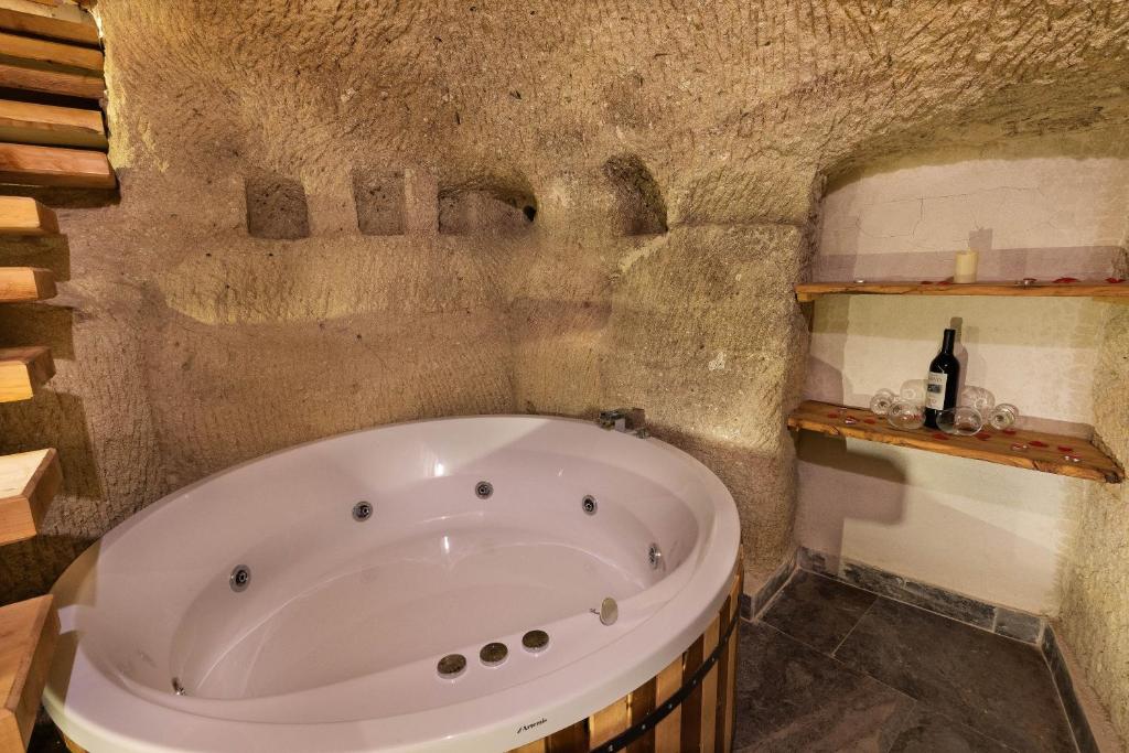 Sarnich Cave Suites - 7