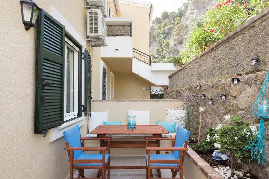 Balkon lub taras w obiekcie Waves Apartments Melody Glyfada