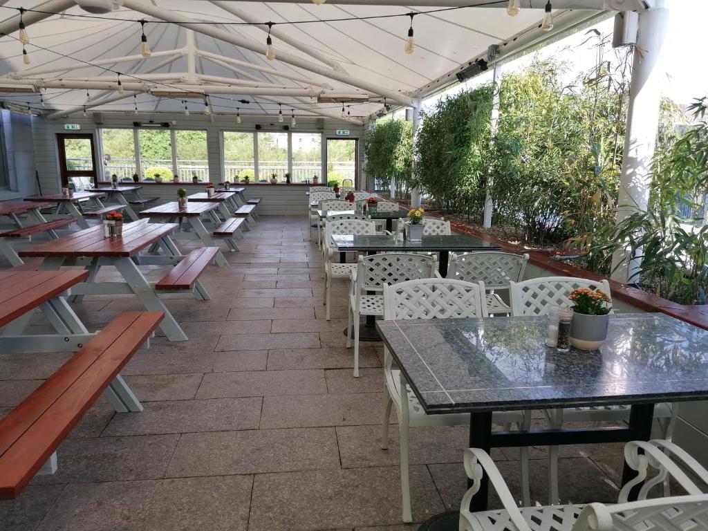 Restaurace v ubytování Lord Bagenal Inn