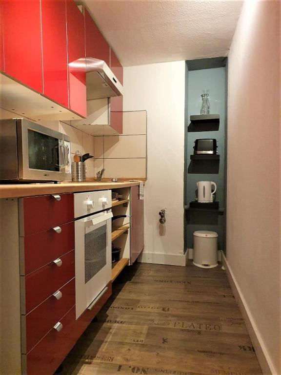 Galeriebild der Unterkunft Design Apartment BarcelonaNights in Freiburg im Breisgau