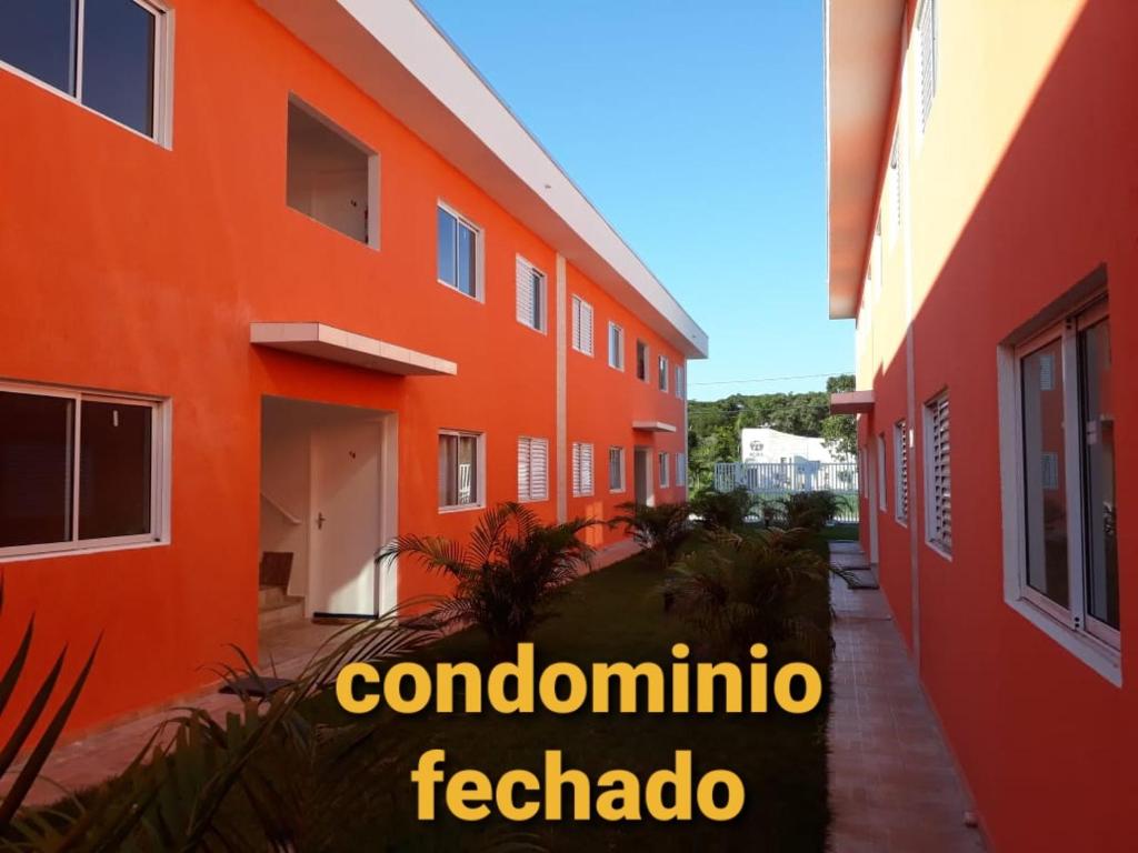 an orange building with the words coronomino fethro at Cristal Boraceia IV apto 28 - check-out 15h in Bertioga