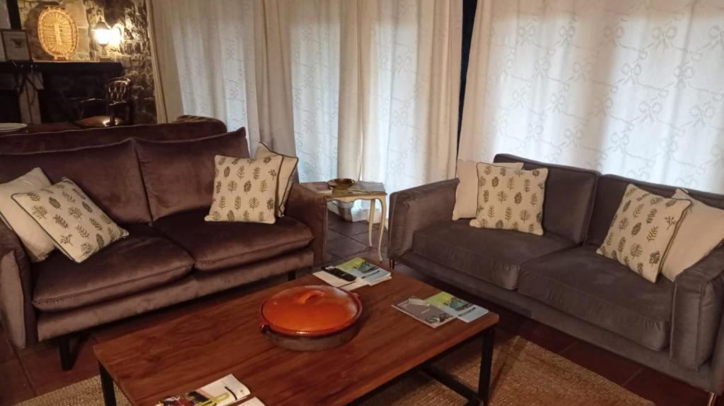 A seating area at Posada Reserva Verde