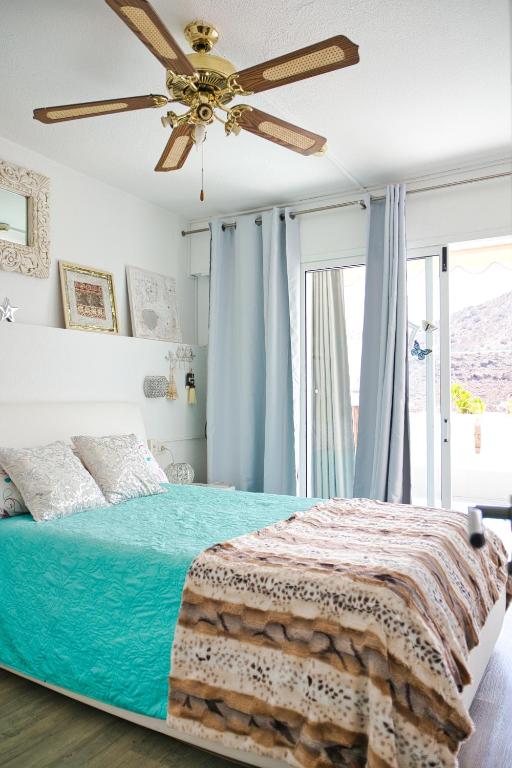 Postel nebo postele na pokoji v ubytování Malibu 2 apartamento con aire acondicionado, campo de tennis y piscina con solarium