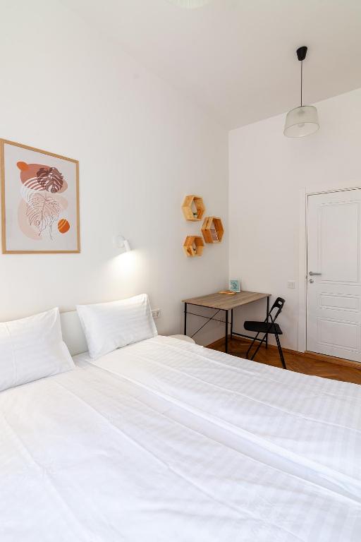 Check-in Apartments - One-Bedroom Apartment