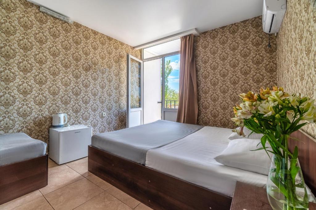 Postel nebo postele na pokoji v ubytování Santorini Beach Hotel Koblevo