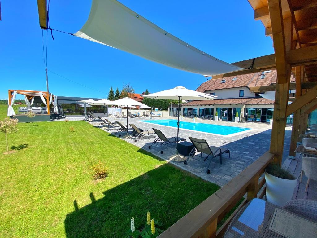 Bazén v ubytování 16 Lakes Hotel nebo v jeho okolí