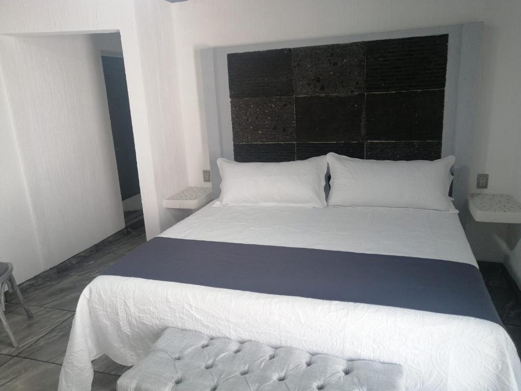 Postel nebo postele na pokoji v ubytování Hotel Nuevo Bernal