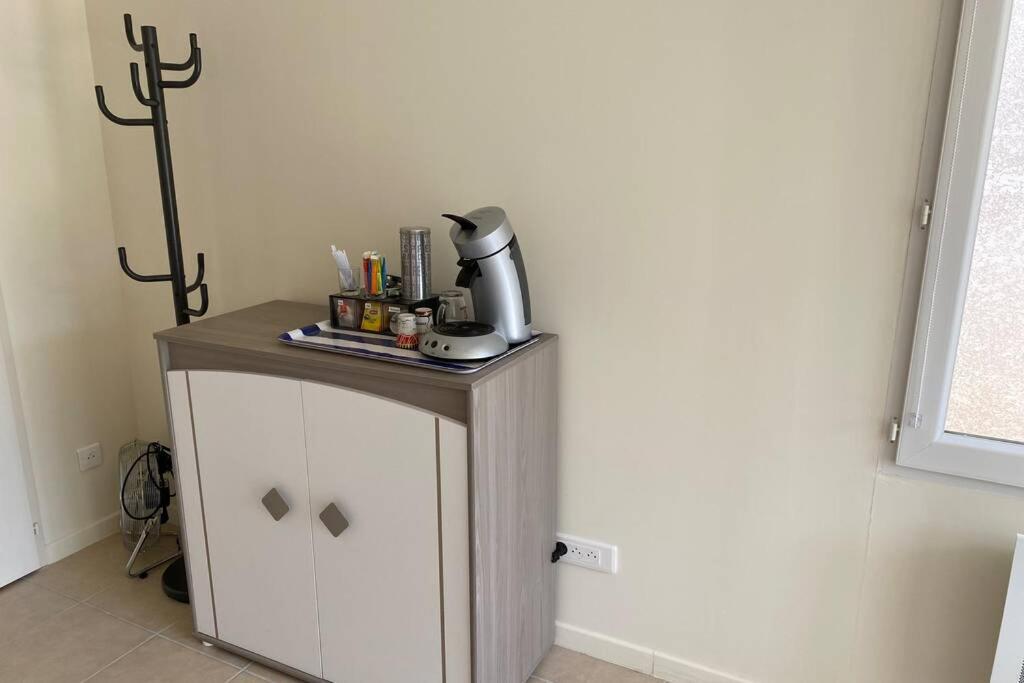 Příslušenství pro přípravu čaje a kávy v ubytování Loft 21 m² pouvant accueillir 4 personnes