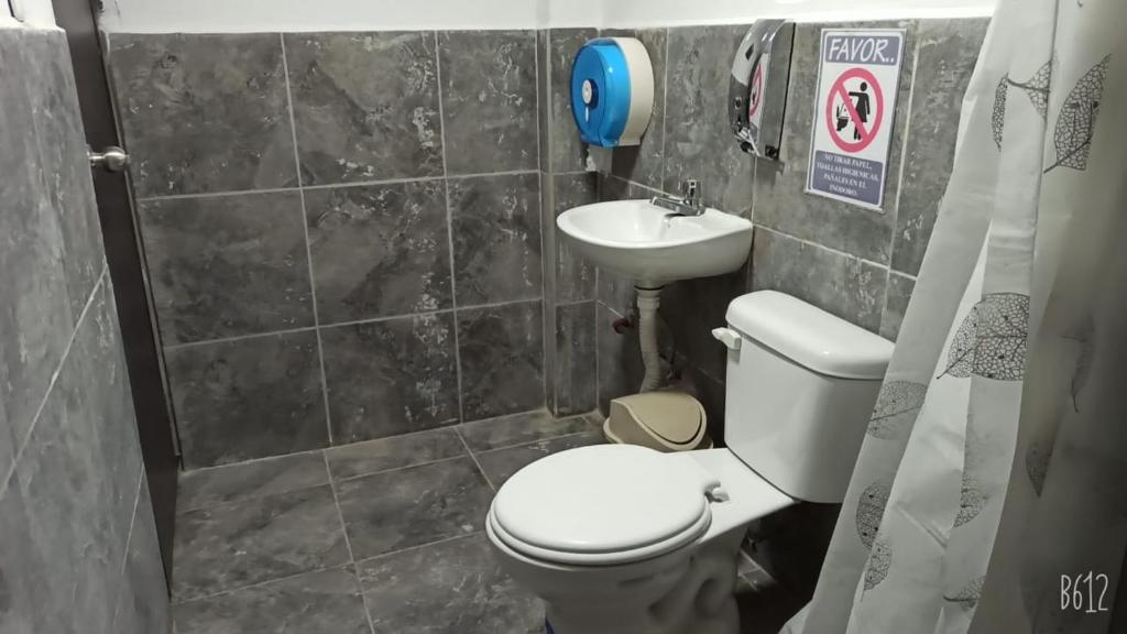Koupelna v ubytování Hostal Da`Silva