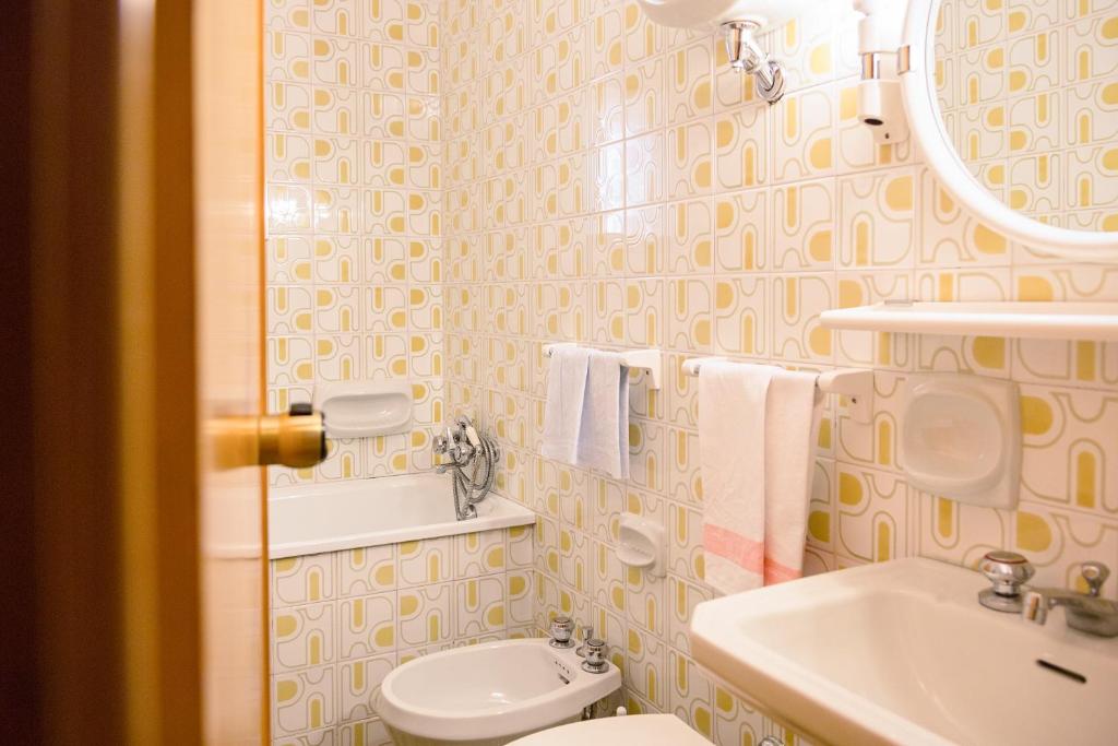 Koupelna v ubytování Albergo Centrale Scanno