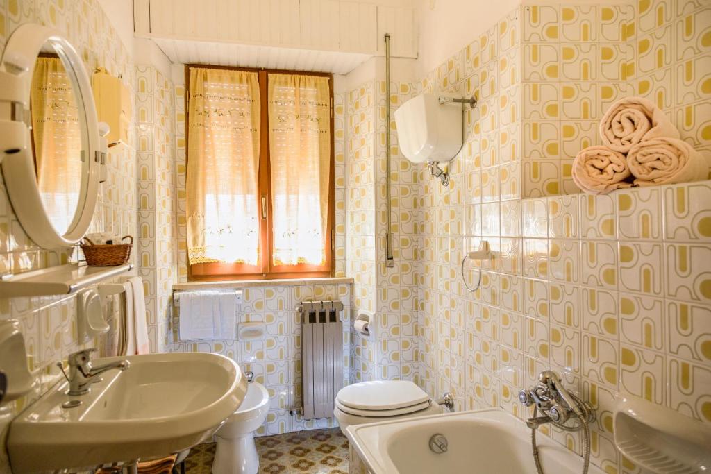 Koupelna v ubytování Albergo Centrale Scanno
