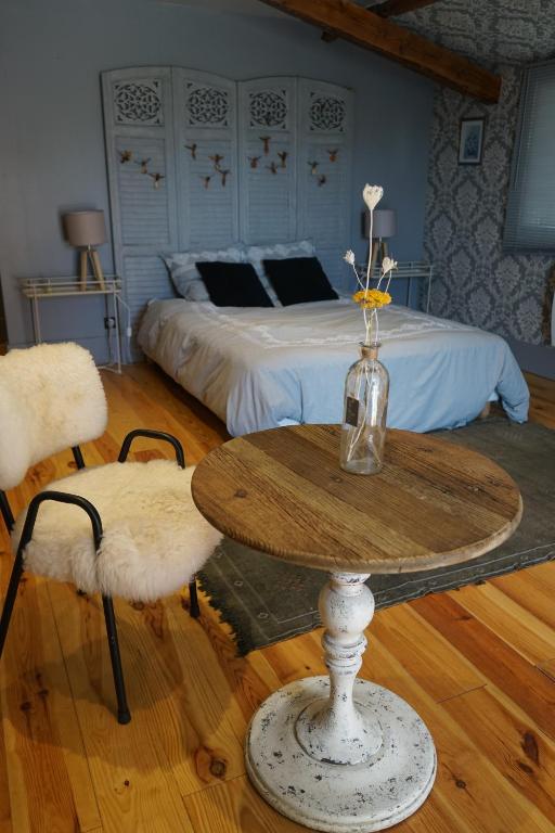 Postel nebo postele na pokoji v ubytování La Marlière Chambre de Charme