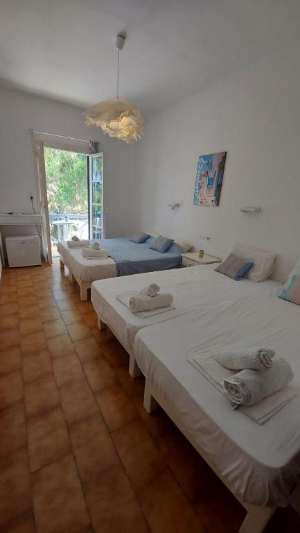 Ліжко або ліжка в номері Nefeli rooms Ios