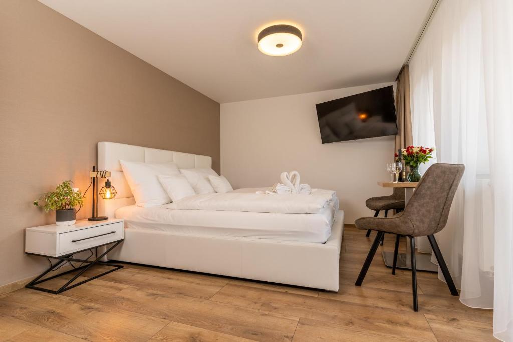 Villa Gloria Rooms & Apartments - Квартира с балконом
