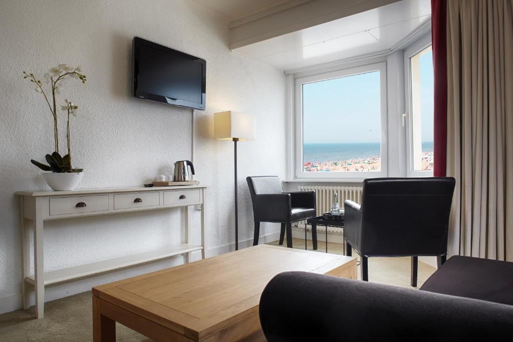 TV a/nebo společenská místnost v ubytování Beach Hotel