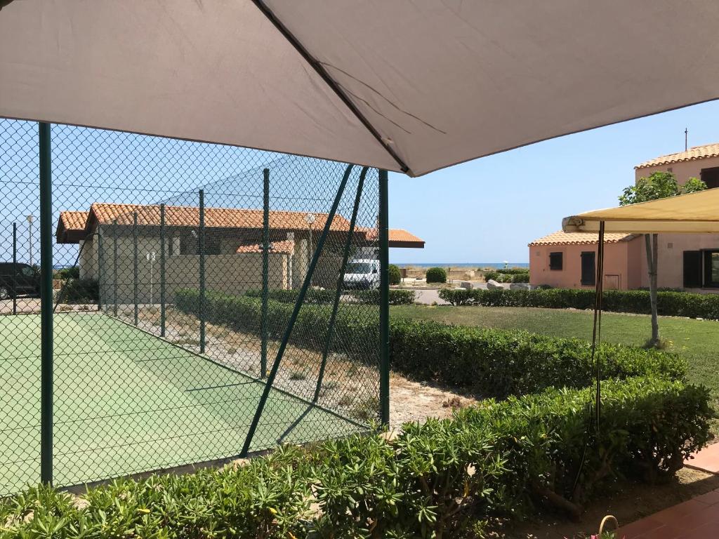 Tenis a/nebo squash v ubytování T2 RESIDENCE NATURISTE Aphrodite Leucate nebo okolí