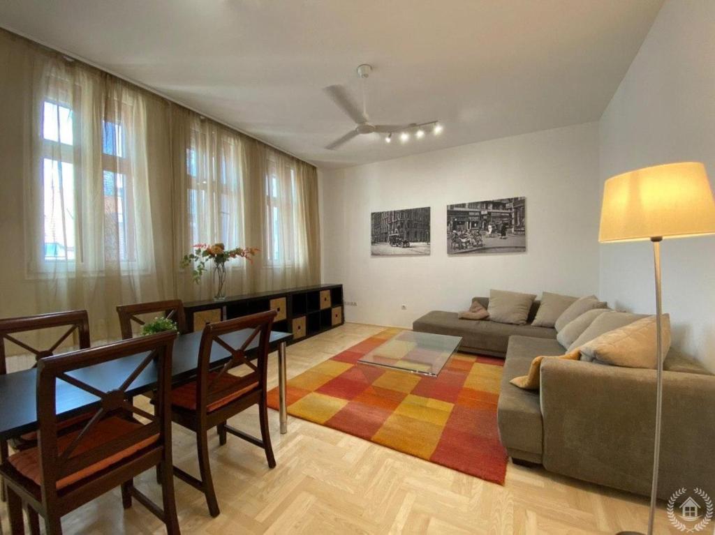 Posezení v ubytování Downtown Gozsdu Vibe Apartments