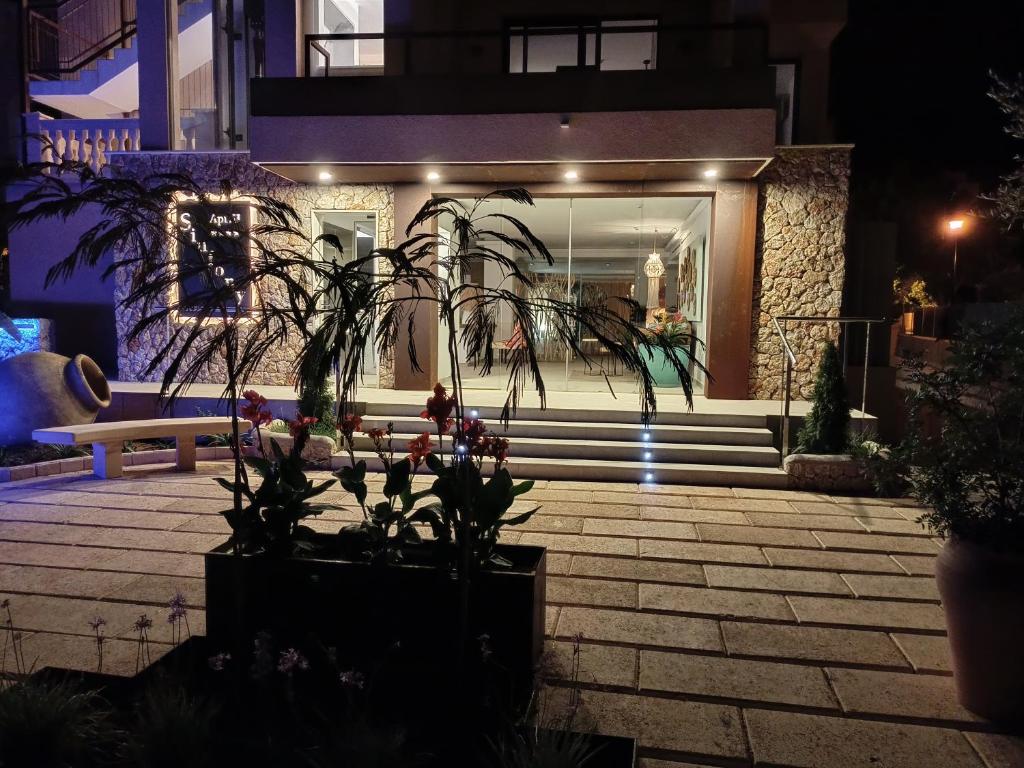 Budova, kde se aparthotel nachází
